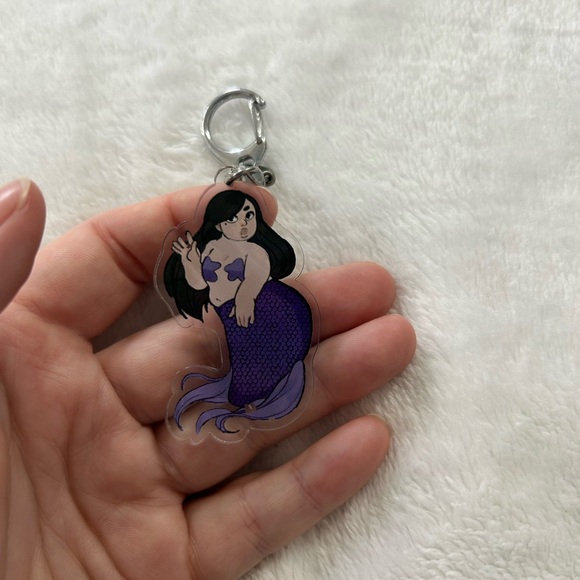 Plus size mermaid keychain - Picture 3 of 3